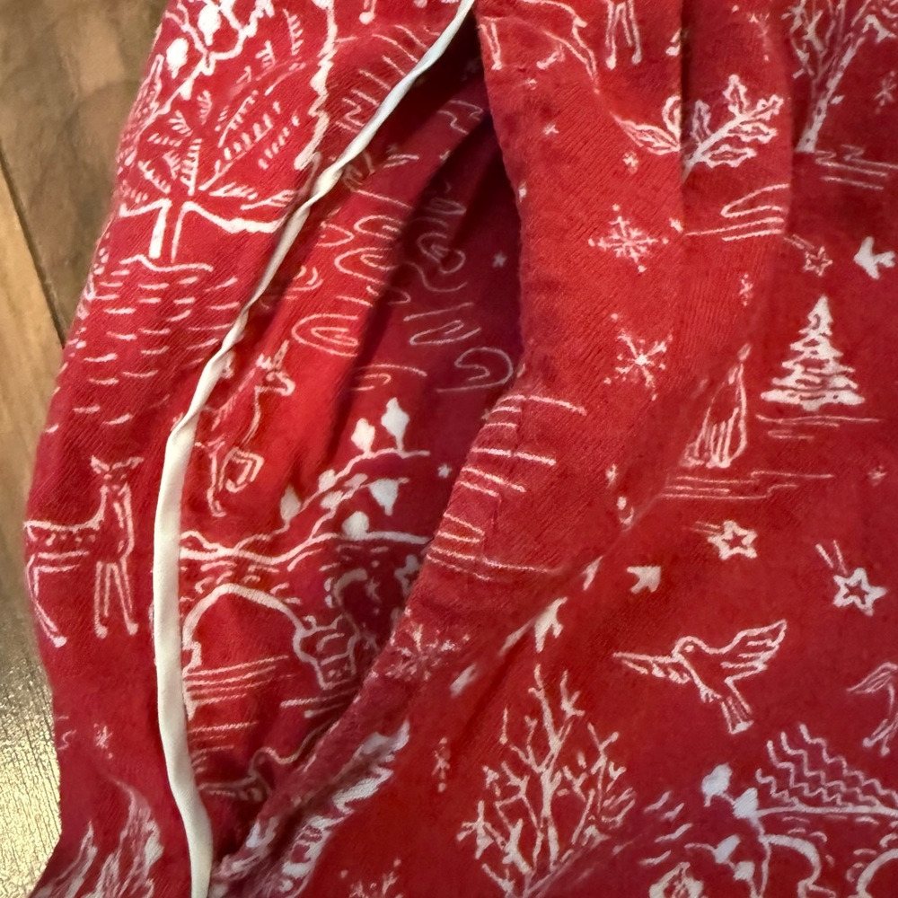 🎄 Victoria’s Secret Flannel Pajama Pants – Red Winter Scene – XL - Picture 3 of 7
